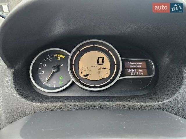 Черный Рено Меган, объемом двигателя 1.46 л и пробегом 286 тыс. км за 6350 $, фото 8 на Automoto.ua