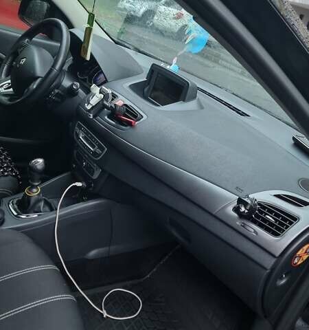 Черный Рено Меган, объемом двигателя 1.5 л и пробегом 237 тыс. км за 7500 $, фото 4 на Automoto.ua