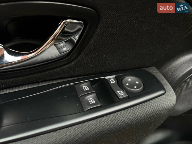 Черный Рено Меган, объемом двигателя 1.6 л и пробегом 205 тыс. км за 9250 $, фото 45 на Automoto.ua