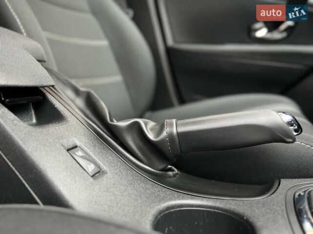 Черный Рено Меган, объемом двигателя 1.6 л и пробегом 205 тыс. км за 9250 $, фото 69 на Automoto.ua