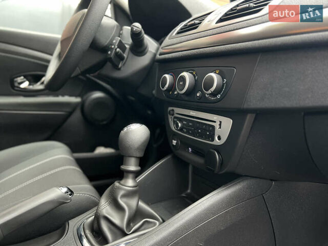 Черный Рено Меган, объемом двигателя 1.6 л и пробегом 205 тыс. км за 9250 $, фото 68 на Automoto.ua