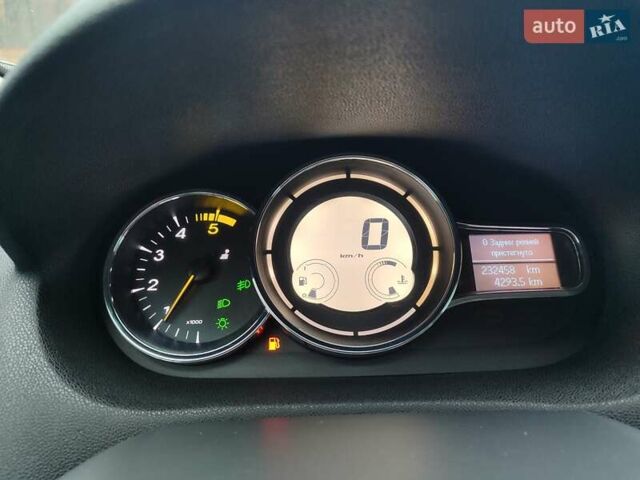 Черный Рено Меган, объемом двигателя 1.5 л и пробегом 232 тыс. км за 9500 $, фото 15 на Automoto.ua