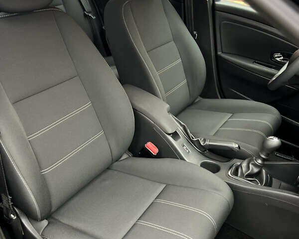 Черный Рено Меган, объемом двигателя 1.6 л и пробегом 205 тыс. км за 9250 $, фото 70 на Automoto.ua