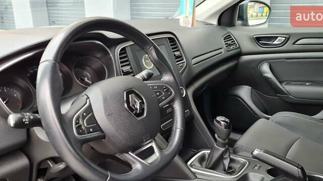 Черный Рено Меган, объемом двигателя 1.5 л и пробегом 122 тыс. км за 12800 $, фото 3 на Automoto.ua