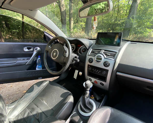 Чорний Рено Меган, об'ємом двигуна 2 л та пробігом 276 тис. км за 5699 $, фото 5 на Automoto.ua
