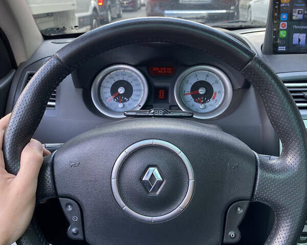 Чорний Рено Меган, об'ємом двигуна 2 л та пробігом 276 тис. км за 5699 $, фото 4 на Automoto.ua