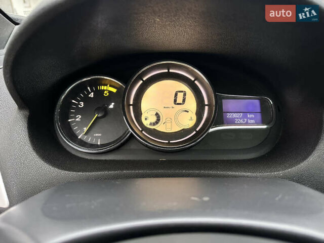 Черный Рено Меган, объемом двигателя 1.5 л и пробегом 220 тыс. км за 6900 $, фото 9 на Automoto.ua