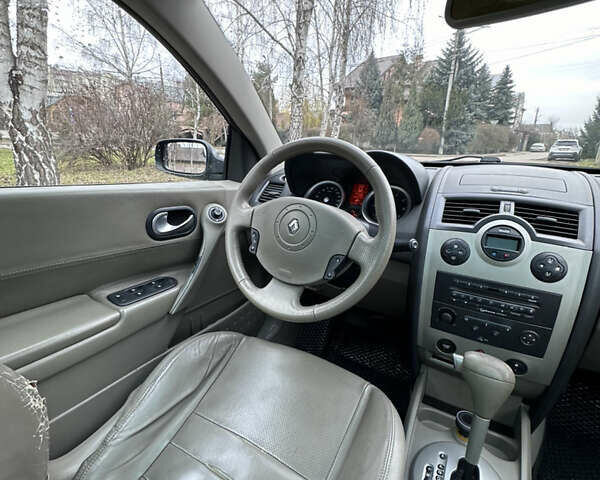 Черный Рено Меган, объемом двигателя 2 л и пробегом 199 тыс. км за 6100 $, фото 10 на Automoto.ua