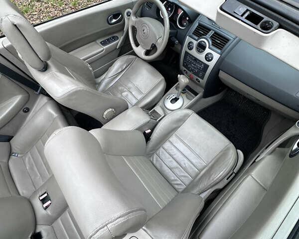 Черный Рено Меган, объемом двигателя 2 л и пробегом 199 тыс. км за 6100 $, фото 33 на Automoto.ua