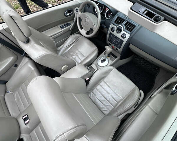 Черный Рено Меган, объемом двигателя 2 л и пробегом 199 тыс. км за 6100 $, фото 32 на Automoto.ua