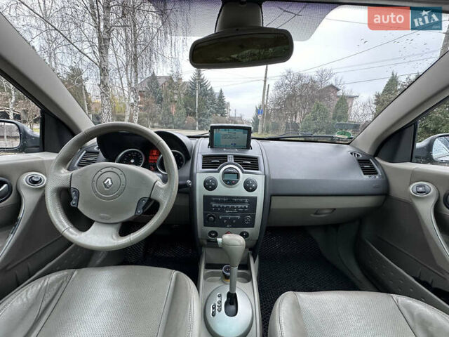Черный Рено Меган, объемом двигателя 2 л и пробегом 199 тыс. км за 6100 $, фото 13 на Automoto.ua