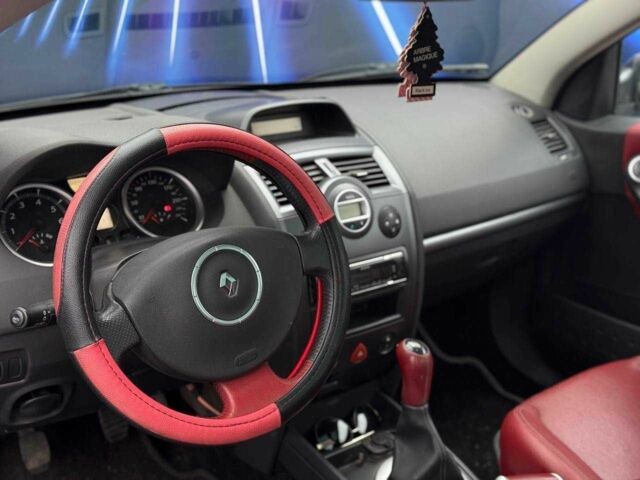 Черный Рено Меган, объемом двигателя 1.6 л и пробегом 170 тыс. км за 4799 $, фото 6 на Automoto.ua