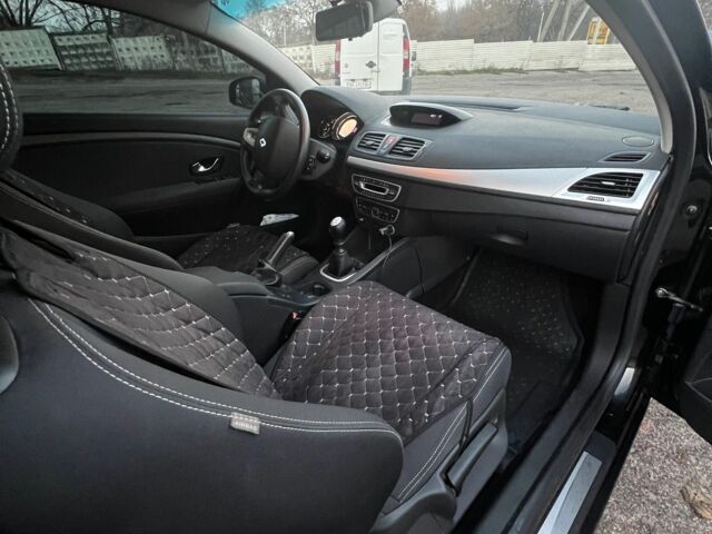 Черный Рено Меган, объемом двигателя 1.5 л и пробегом 250 тыс. км за 6800 $, фото 16 на Automoto.ua