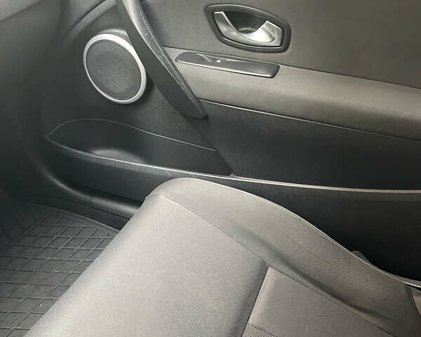 Черный Рено Меган, объемом двигателя 1.46 л и пробегом 278 тыс. км за 5950 $, фото 13 на Automoto.ua