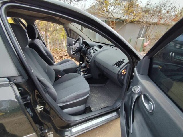 Черный Рено Меган, объемом двигателя 1.6 л и пробегом 200 тыс. км за 3500 $, фото 5 на Automoto.ua