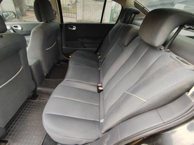 Черный Рено Меган, объемом двигателя 1.6 л и пробегом 200 тыс. км за 3500 $, фото 7 на Automoto.ua