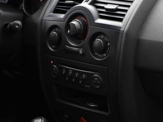 Черный Рено Меган, объемом двигателя 1.4 л и пробегом 281 тыс. км за 3650 $, фото 13 на Automoto.ua