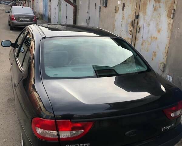 Черный Рено Меган, объемом двигателя 1.39 л и пробегом 72 тыс. км за 5245 $, фото 2 на Automoto.ua