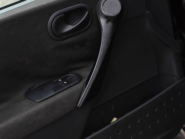 Черный Рено Меган, объемом двигателя 1.4 л и пробегом 281 тыс. км за 3650 $, фото 8 на Automoto.ua