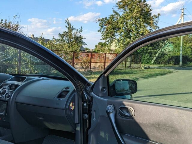 Черный Рено Меган, объемом двигателя 1.4 л и пробегом 230 тыс. км за 3600 $, фото 2 на Automoto.ua