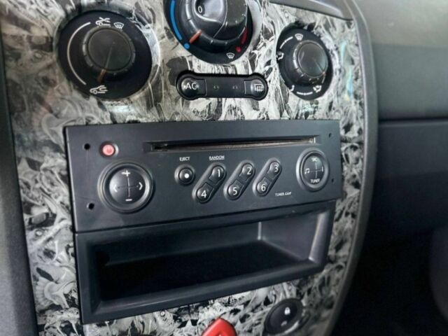 Черный Рено Меган, объемом двигателя 1.4 л и пробегом 300 тыс. км за 3600 $, фото 5 на Automoto.ua