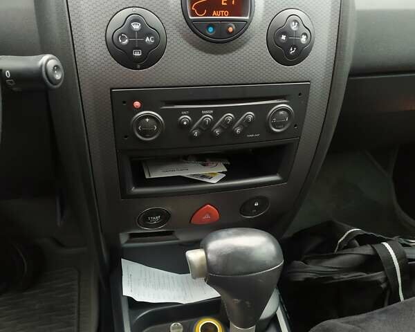 Черный Рено Меган, объемом двигателя 1.6 л и пробегом 246 тыс. км за 5000 $, фото 4 на Automoto.ua