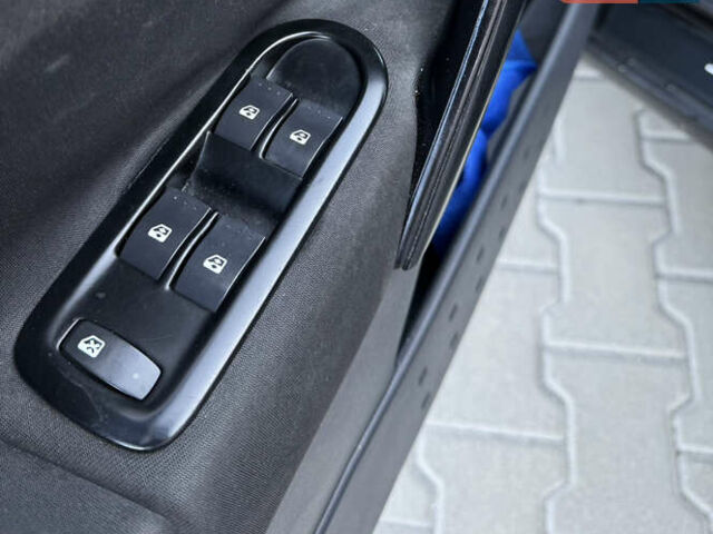 Черный Рено Меган, объемом двигателя 1.6 л и пробегом 297 тыс. км за 4699 $, фото 13 на Automoto.ua