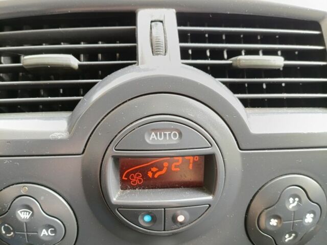 Черный Рено Меган, объемом двигателя 1.6 л и пробегом 238 тыс. км за 4800 $, фото 5 на Automoto.ua