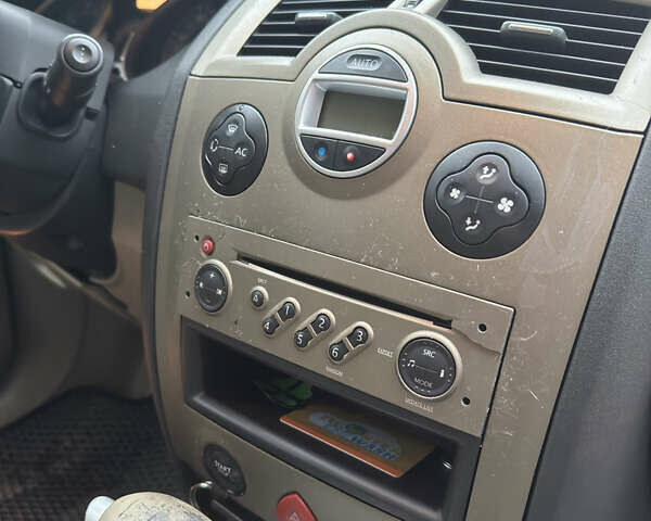 Черный Рено Меган, объемом двигателя 1.6 л и пробегом 295 тыс. км за 4300 $, фото 15 на Automoto.ua