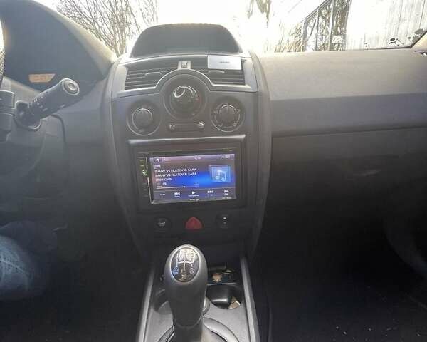 Черный Рено Меган, объемом двигателя 1.4 л и пробегом 305 тыс. км за 4000 $, фото 2 на Automoto.ua