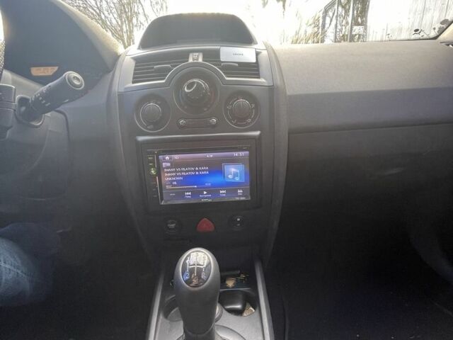 Черный Рено Меган, объемом двигателя 1.4 л и пробегом 305 тыс. км за 3800 $, фото 3 на Automoto.ua