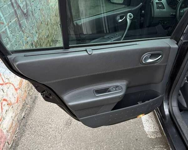 Черный Рено Меган, объемом двигателя 1.6 л и пробегом 241 тыс. км за 4300 $, фото 10 на Automoto.ua