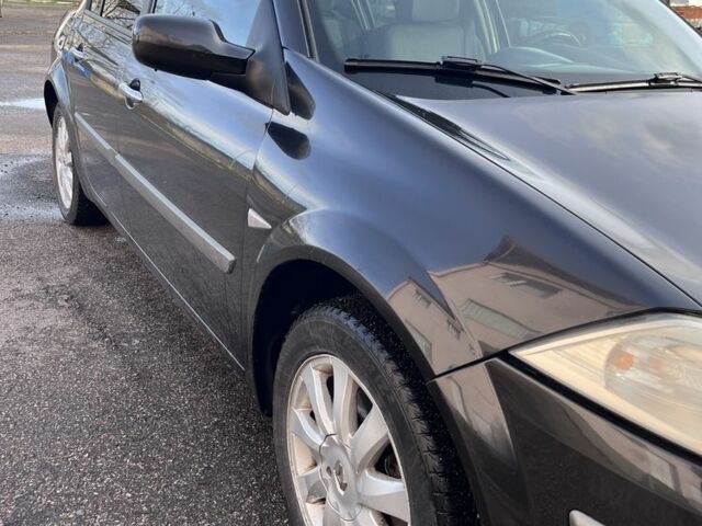 Черный Рено Меган, объемом двигателя 1.6 л и пробегом 299 тыс. км за 4800 $, фото 2 на Automoto.ua