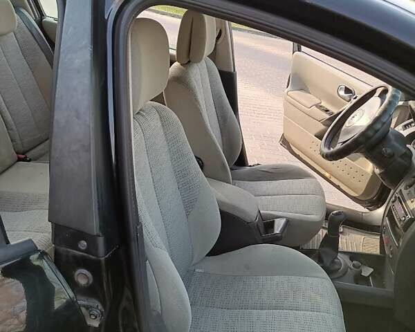 Черный Рено Меган, объемом двигателя 1.6 л и пробегом 210 тыс. км за 4300 $, фото 3 на Automoto.ua