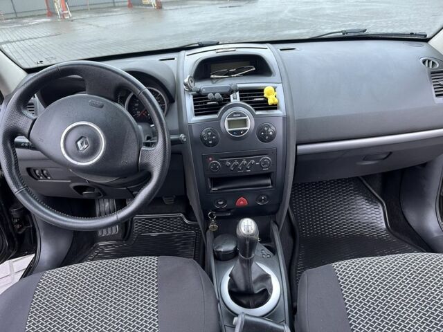 Черный Рено Меган, объемом двигателя 1.6 л и пробегом 299 тыс. км за 4800 $, фото 6 на Automoto.ua