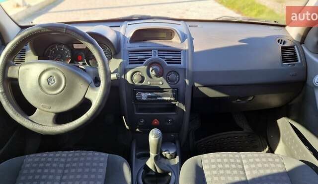 Рено Меган 2008 в Черновцах на Automoto.ua Черный Рено Меган, объемом двигателя 1.4 л и пробегом 200 тыс. км за 4000 $, фото 23 на Automoto.ua