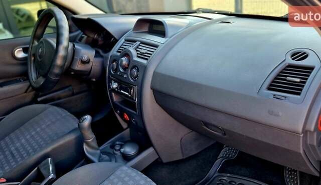 Рено Меган 2008 в Черновцах на Automoto.ua Черный Рено Меган, объемом двигателя 1.4 л и пробегом 200 тыс. км за 4000 $, фото 19 на Automoto.ua