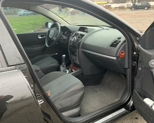 Черный Рено Меган, объемом двигателя 1.6 л и пробегом 170 тыс. км за 5200 $, фото 4 на Automoto.ua