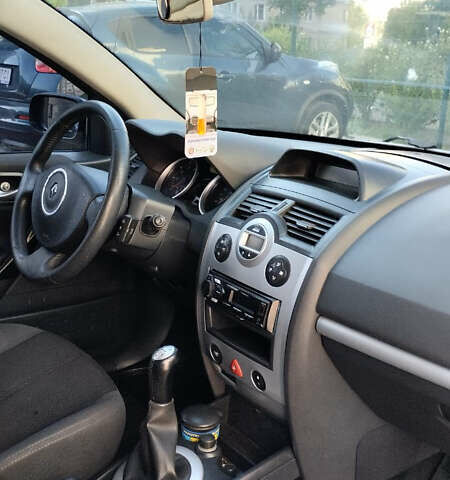 Черный Рено Меган, объемом двигателя 1.6 л и пробегом 290 тыс. км за 4599 $, фото 4 на Automoto.ua