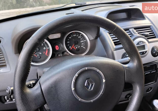 Черный Рено Меган, объемом двигателя 1.6 л и пробегом 290 тыс. км за 4599 $, фото 6 на Automoto.ua