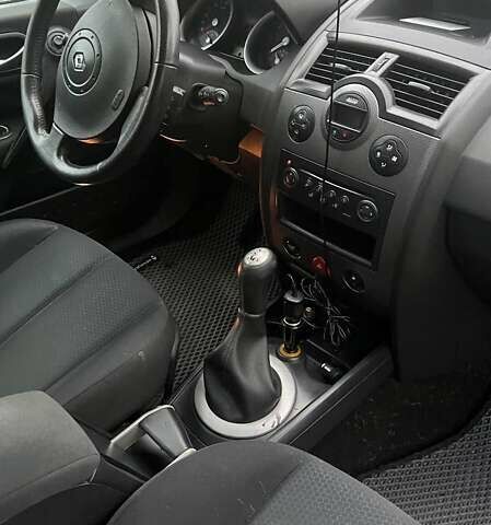 Черный Рено Меган, объемом двигателя 1.6 л и пробегом 275 тыс. км за 4600 $, фото 6 на Automoto.ua