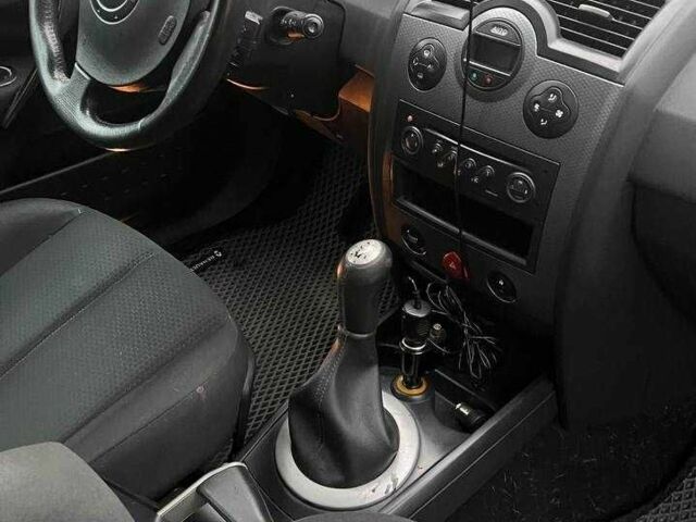 Черный Рено Меган, объемом двигателя 1.6 л и пробегом 275 тыс. км за 4600 $, фото 6 на Automoto.ua