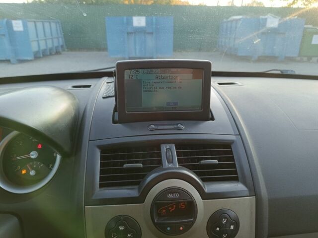 Черный Рено Меган, объемом двигателя 1.9 л и пробегом 400 тыс. км за 4100 $, фото 7 на Automoto.ua