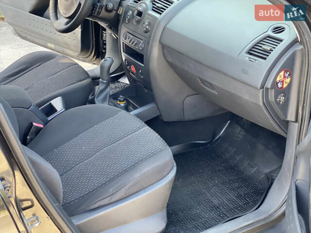 Черный Рено Меган, объемом двигателя 1.6 л и пробегом 230 тыс. км за 4599 $, фото 23 на Automoto.ua