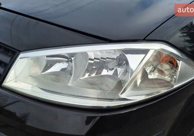 Черный Рено Меган, объемом двигателя 1.6 л и пробегом 230 тыс. км за 4950 $, фото 9 на Automoto.ua