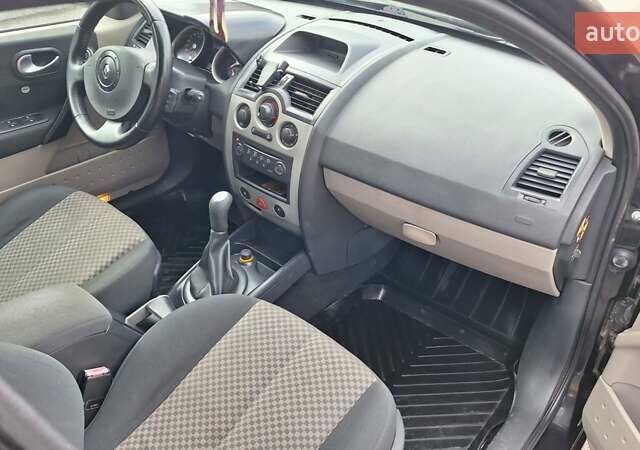 Черный Рено Меган, объемом двигателя 1.6 л и пробегом 230 тыс. км за 4950 $, фото 16 на Automoto.ua