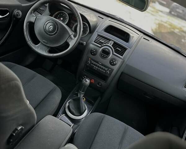 Черный Рено Меган, объемом двигателя 1.6 л и пробегом 250 тыс. км за 3500 $, фото 7 на Automoto.ua