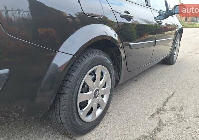 Черный Рено Меган, объемом двигателя 1.6 л и пробегом 230 тыс. км за 4950 $, фото 11 на Automoto.ua