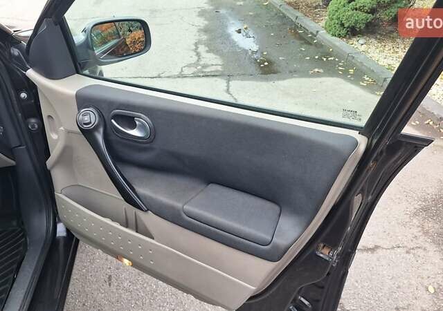 Черный Рено Меган, объемом двигателя 1.6 л и пробегом 230 тыс. км за 4950 $, фото 18 на Automoto.ua