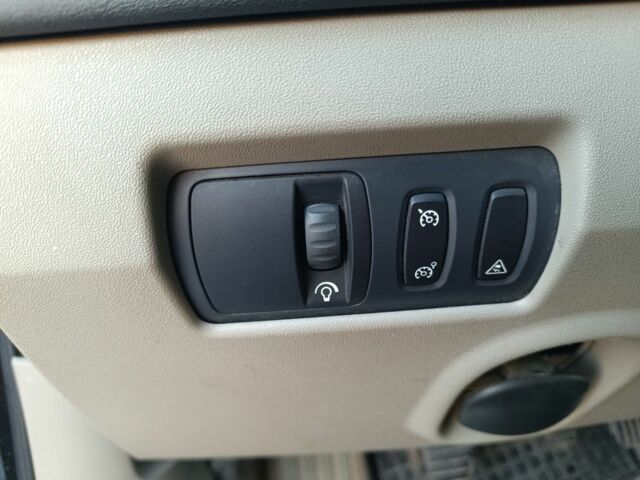 Черный Рено Меган, объемом двигателя 1.9 л и пробегом 400 тыс. км за 4100 $, фото 8 на Automoto.ua